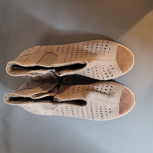 Toms 6.5 Taupe Peep-Toe Ankle Booties - Picture 3 of 7